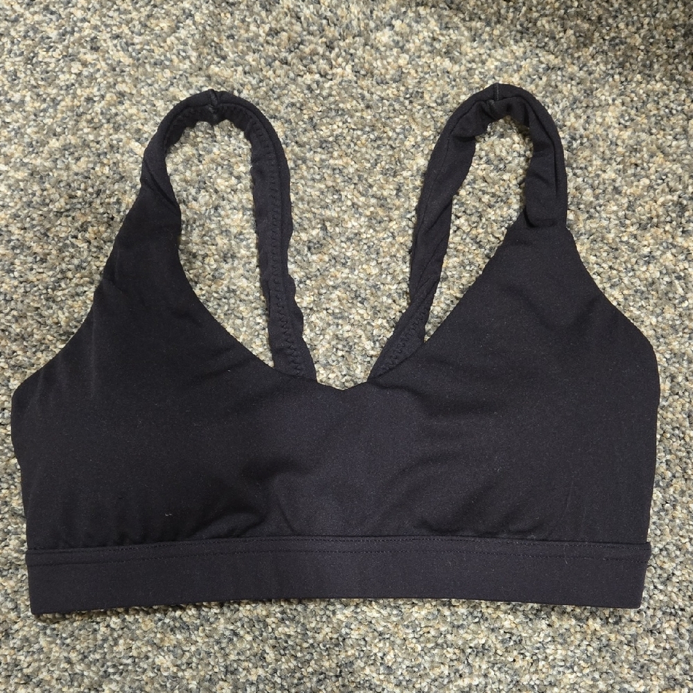 Black Seamless Sports Bra with Wide Straps